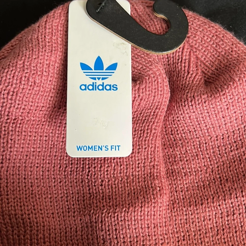 🎉 𝐇𝐨𝐬𝐭 𝐏𝐢𝐜𝐤 🎉 Women’s pink Adidas Trefoil Beanie ~ New With Tags! - Picture 3 of 4